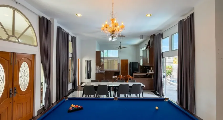 Casa en alquiler y en venta de 4 habitaciones en Pratumnak, Pattaya