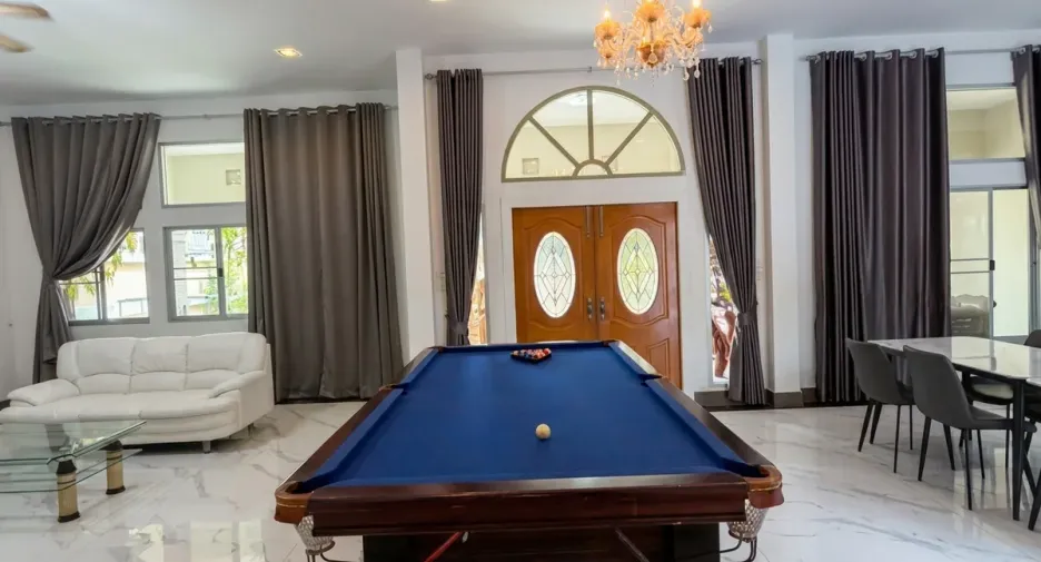 Casa en alquiler y en venta de 4 habitaciones en Pratumnak, Pattaya