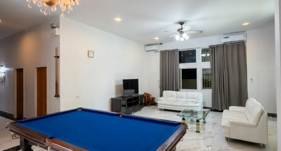 Casa en alquiler y en venta de 4 habitaciones en Pratumnak, Pattaya