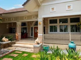 Casa en alquiler y en venta de 4 habitaciones en Bang Lamung, Chonburi