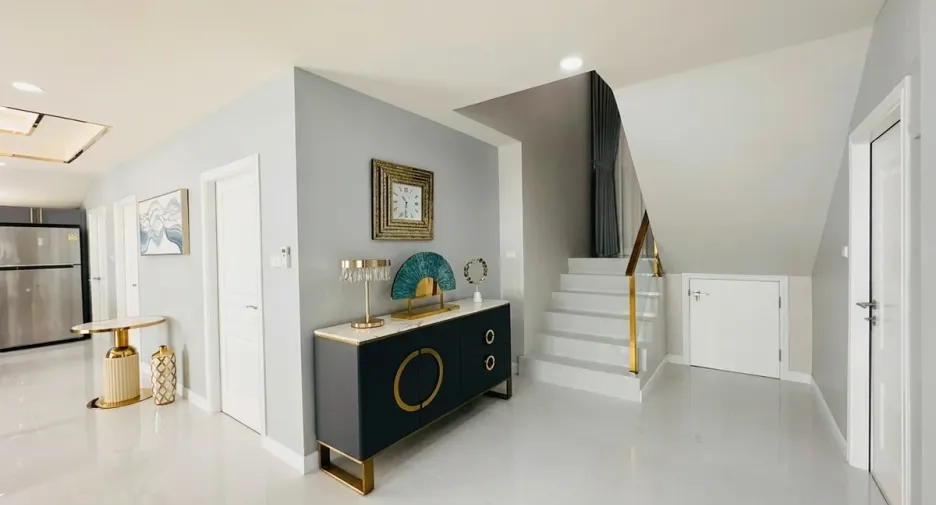 For sale 4 bedrooms house in North Pattaya, Pattaya