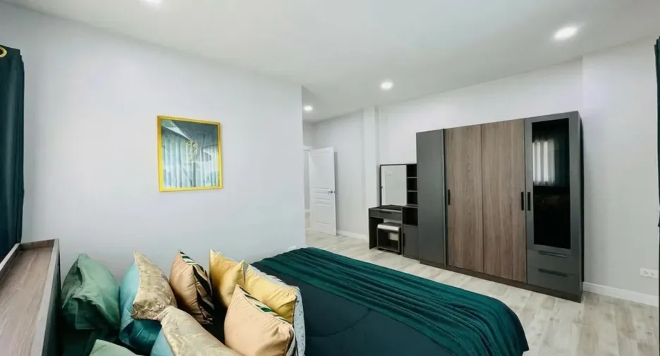 For sale 4 bedrooms house in North Pattaya, Pattaya