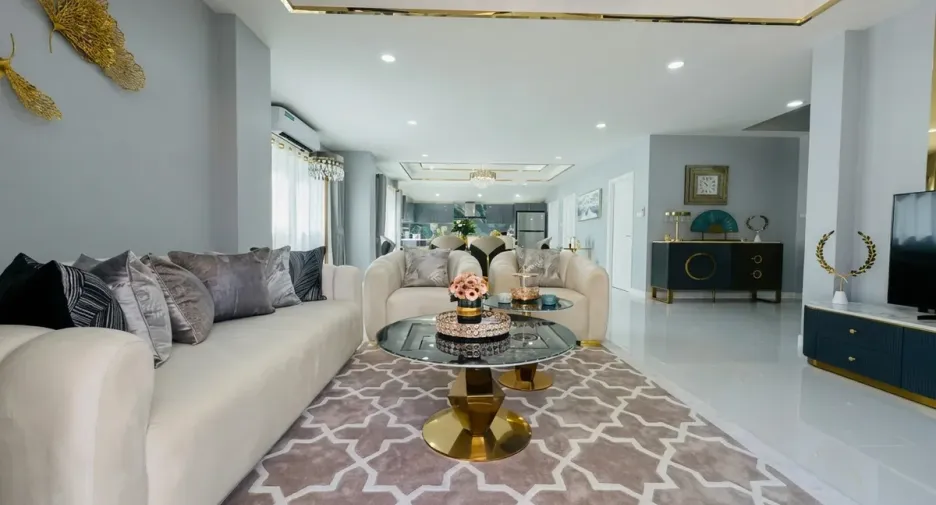 For sale 4 bedrooms house in North Pattaya, Pattaya