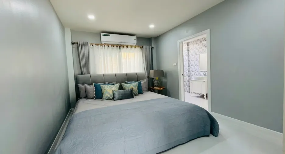 For sale 4 bedrooms house in North Pattaya, Pattaya