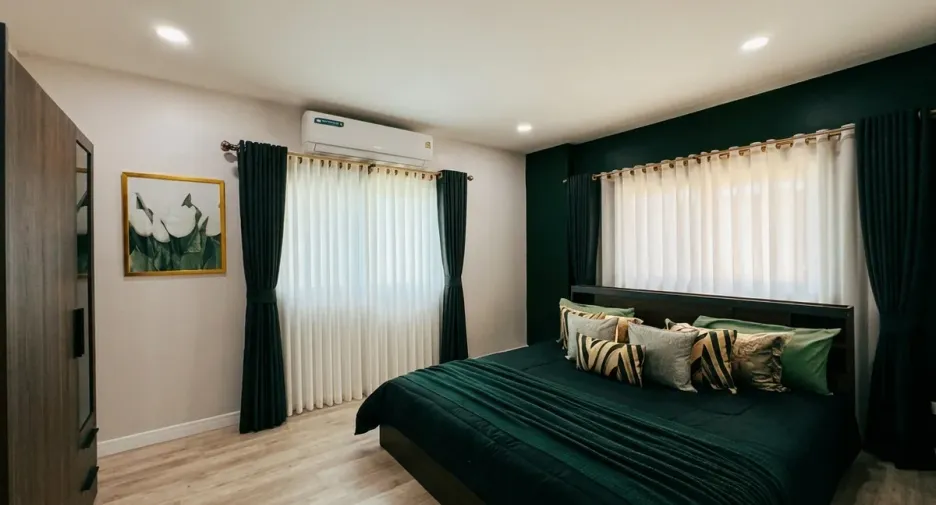 For sale 4 bedrooms house in North Pattaya, Pattaya