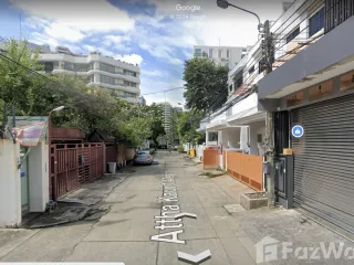 Casa en alquiler de 4 habitaciones en Khlong Toei, Bangkok