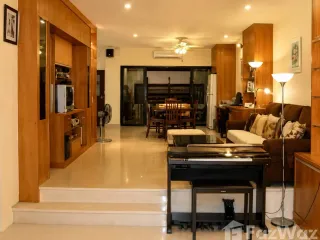 Casa en alquiler de 4 habitaciones en Khlong Toei, Bangkok