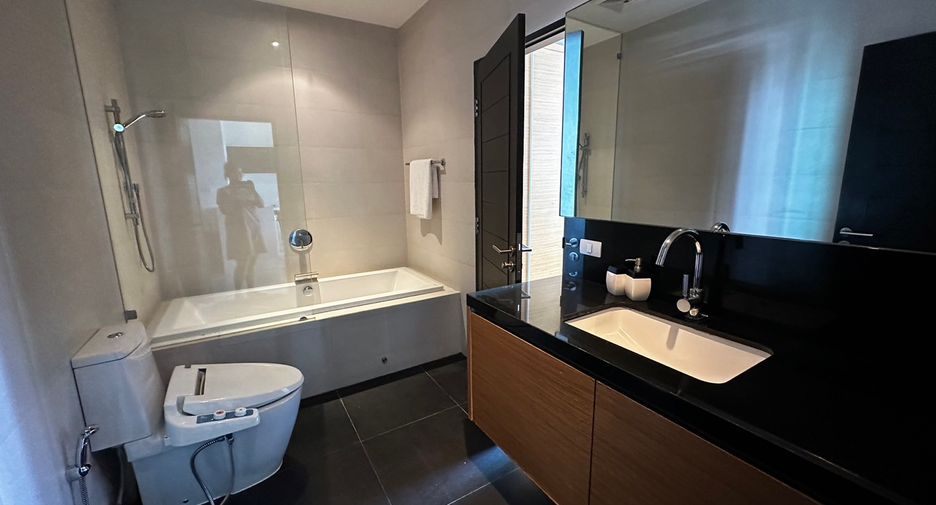 For rent 2 bedrooms condo in Watthana, Bangkok
