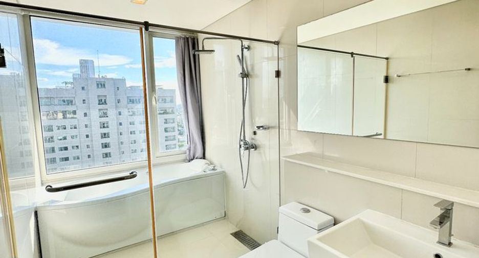 À louer 2 chambres condo à Watthana, Bangkok