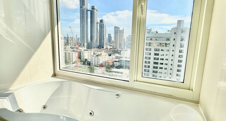 À louer 2 chambres condo à Watthana, Bangkok