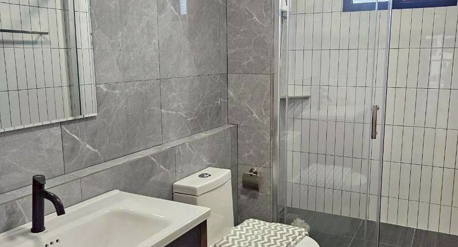 Продажа 3 спальни таунхаус в Сан Кампаенг, Чианг Маи