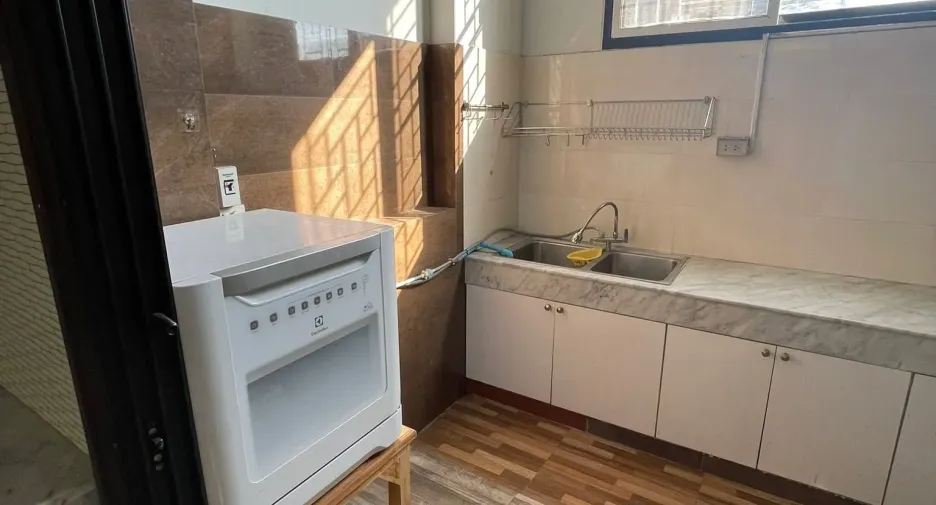 Haus zur Miete und zum Kauf mit 7 Zimmer in Lam Luk Ka, Pathum Thani