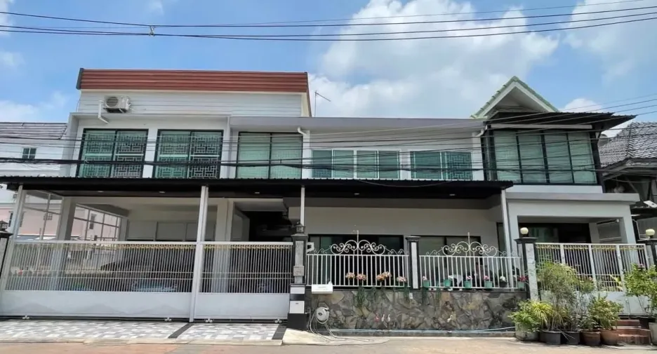 Haus zur Miete und zum Kauf mit 7 Zimmer in Lam Luk Ka, Pathum Thani
