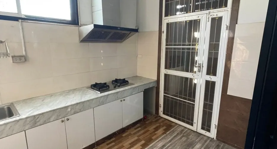 Haus zur Miete und zum Kauf mit 7 Zimmer in Lam Luk Ka, Pathum Thani