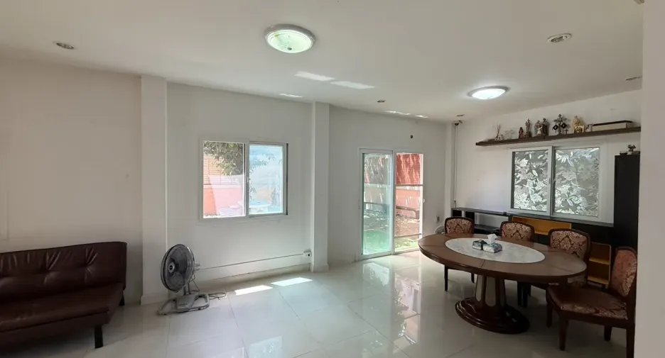 出租 3 卧室 独立屋 在 Lam Luk Ka, Pathum Thani