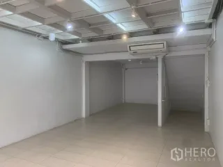 Gewerbefläche zur Miete in Yan Nawa, Bangkok