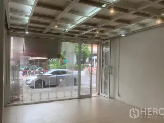Gewerbefläche zur Miete in Yan Nawa, Bangkok