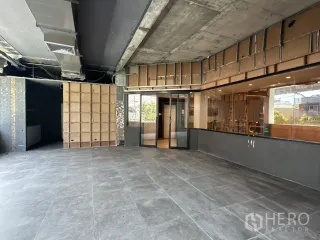 For rent retail Space in Watthana, Bangkok