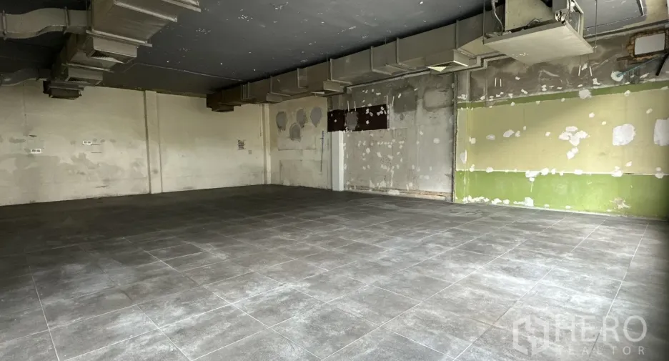 For rent retail Space in Watthana, Bangkok