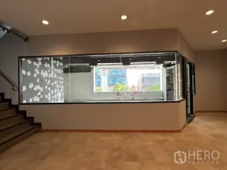For rent retail Space in Watthana, Bangkok