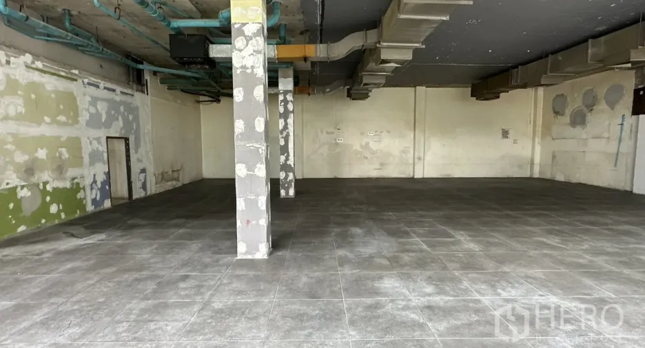For rent retail Space in Watthana, Bangkok