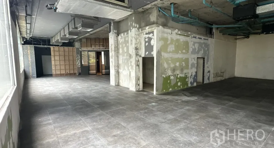 For rent retail Space in Watthana, Bangkok