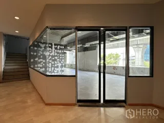 For rent retail Space in Watthana, Bangkok