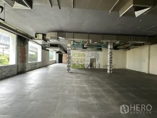For rent retail Space in Watthana, Bangkok