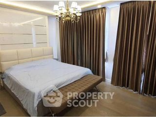 For rent 2 bedrooms condo in Huai Khwang, Bangkok
