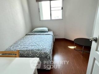 For sale 3 bedrooms condo in Huai Khwang, Bangkok