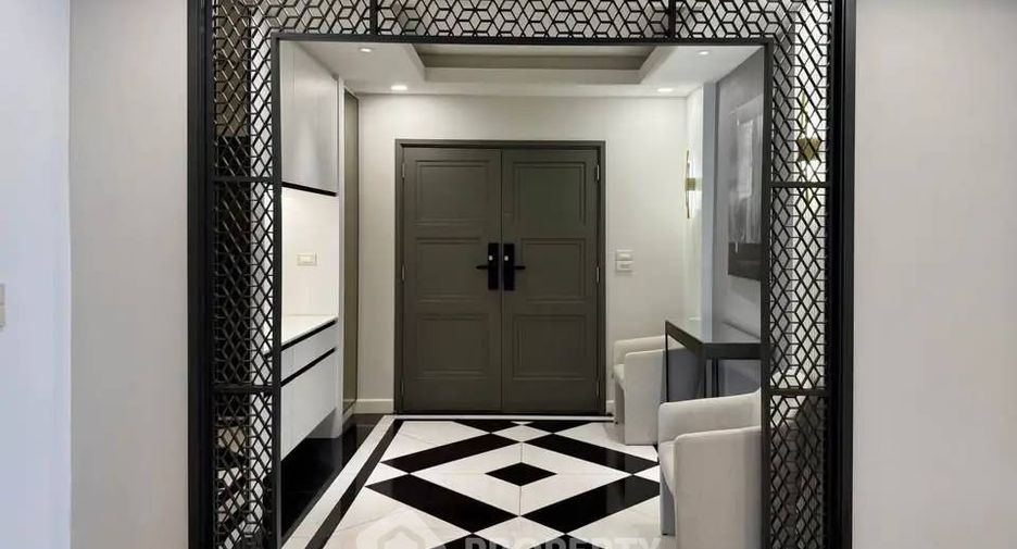 For sale 4 bedrooms condo in Khlong Toei, Bangkok