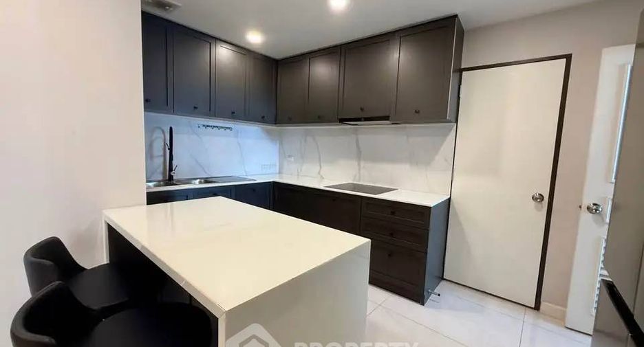 For sale 4 bedrooms condo in Khlong Toei, Bangkok