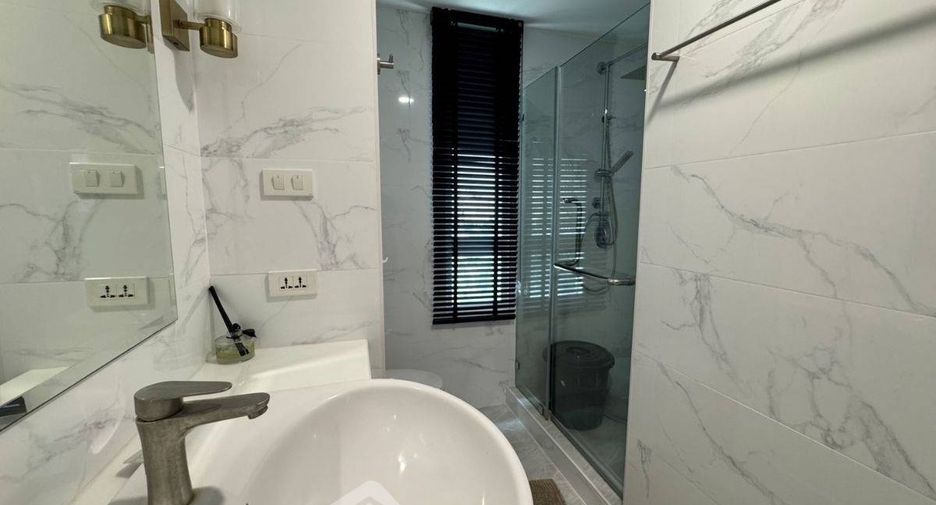 Condo en venta de 2 habitaciones en Yan Nawa, Bangkok