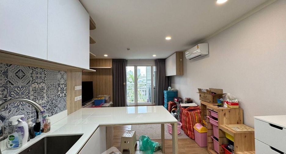 Condo en venta de 2 habitaciones en Yan Nawa, Bangkok