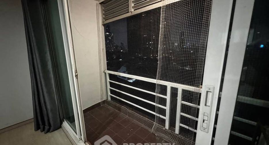 For sale 3 bedrooms condo in Watthana, Bangkok