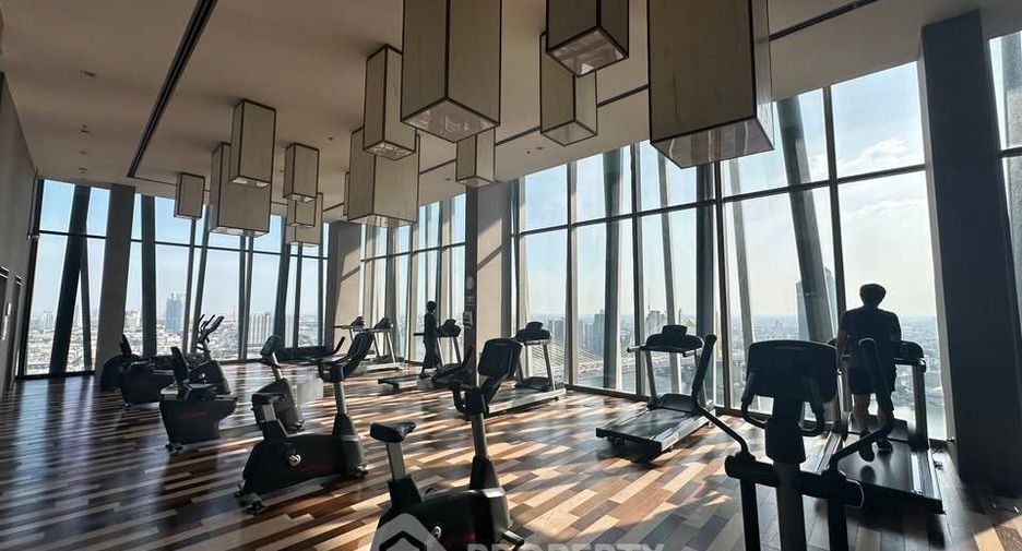 Condo en venta de 3 habitaciones en Yan Nawa, Bangkok