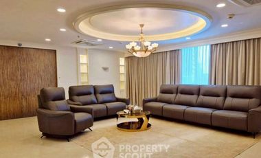 For rent 3 bedrooms condo in Sathon, Bangkok