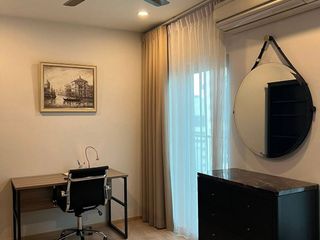 À louer 2 chambres condo à Huai Khwang, Bangkok