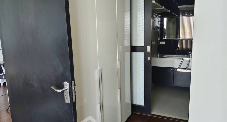 For rent 2 bedrooms condo in Pathum Wan, Bangkok