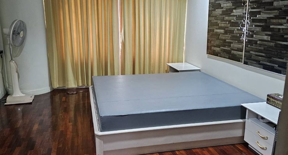 For sale 3 bedrooms condo in Thon Buri, Bangkok