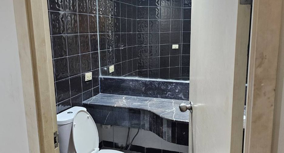For sale 3 bedrooms condo in Thon Buri, Bangkok