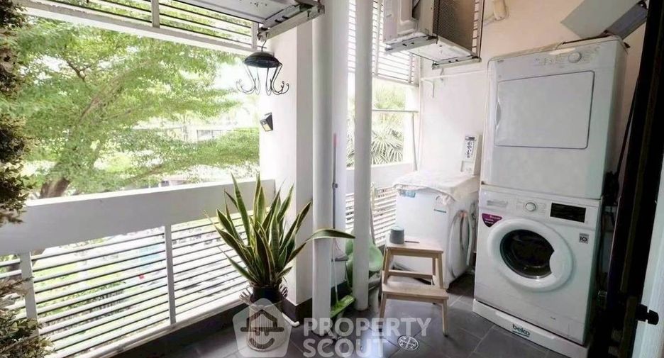 For sale 2 bedrooms condo in Huai Khwang, Bangkok