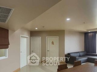 For sale 3 bedrooms condo in Huai Khwang, Bangkok