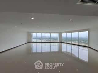 Condo en venta de 4 habitaciones en Yan Nawa, Bangkok