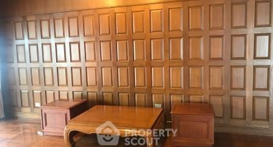 For sale 3 bedrooms condo in Watthana, Bangkok