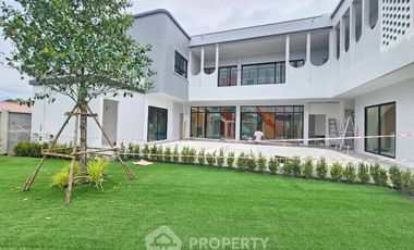 For sale 5 bedrooms villa in Huay Yai, Pattaya