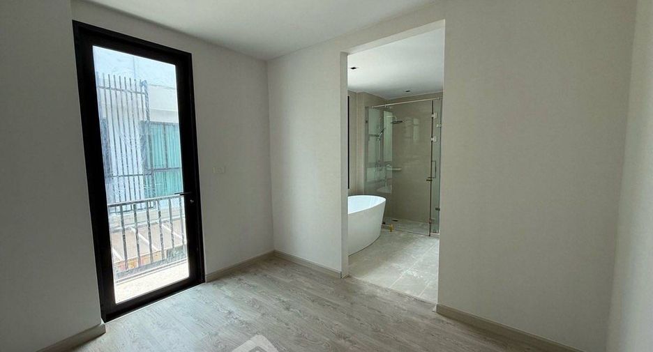 Casa en venta de 3 habitaciones en Prawet, Bangkok