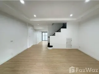 For sale 4 bedrooms townhouse in Bang Khen, Bangkok