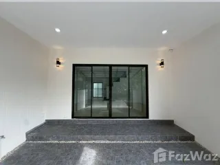 For sale 4 bedrooms townhouse in Bang Khen, Bangkok
