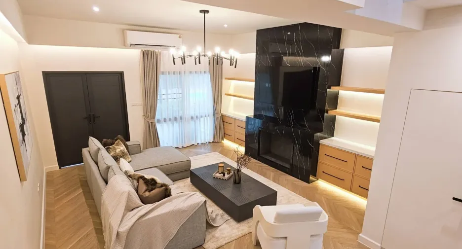 For rent 5 bedrooms townhouse in Watthana, Bangkok
